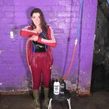 DungeonMasterOne: Maude's Red Tracksuit Hairwash