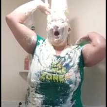 TheGungeZone: Messy Miss Jones Gets Covered in Food
