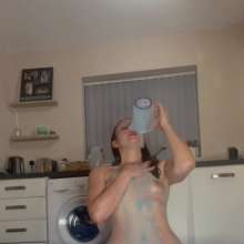 WAMfuns Messy Forfeits: Queen Peach's Christmas Gunging and Foam Pies