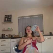 WAMfuns Messy Forfeits: Queen Peach's Christmas Gunging and Foam Pies