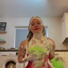 WAMfuns Messy Forfeits: Queen Peach's Gungey, Foamy Festive Fun