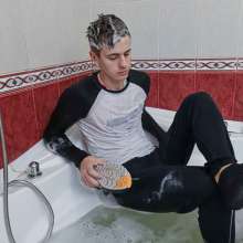 Wet Live Team: Ruslan Hid under a Layer of Foam, a Lot of Shampoo!