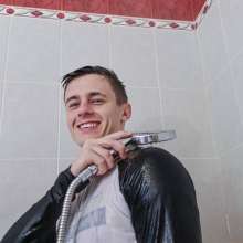 Wet Live Team: Ruslan Hid under a Layer of Foam, a Lot of Shampoo!