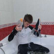 Wet Live Team: Ruslan Hid under a Layer of Foam, a Lot of Shampoo!