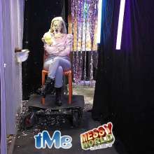 LiquidX: Lisa rides The Messyworld eXpress train ride