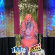 LiquidX: Lisa rides The Messyworld eXpress train ride