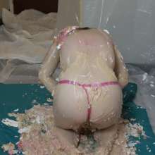 Beantwn: Pied in Pretty Pink Panties