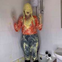 TheGungeZone: Essie Tricked Into Getting Messy