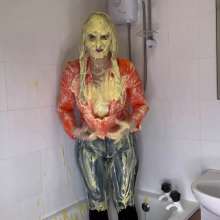 TheGungeZone: Essie Tricked Into Getting Messy