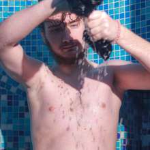 Wet Live Team: He Did Decide to Jump into the Cold Pool Underwater