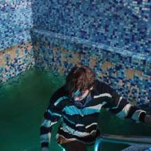 Wet Live Team: He Did Decide to Jump into the Cold Pool Underwater