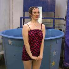 GungeTankBabes: Laurens First Time on the Dunk Tank