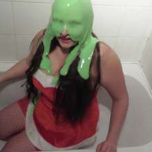 WAMfuns Messy Forfeits: Miss Sophia Claus Gungey Masturbation