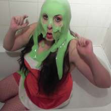 WAMfuns Messy Forfeits: Miss Sophia Claus Gungey Masturbation