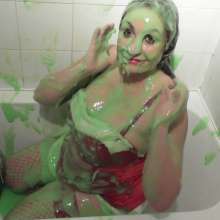 WAMfuns Messy Forfeits: Miss Sophia Claus Gungey Masturbation