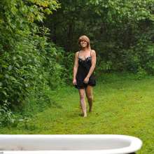dlodoski: Annabelle Enjoys Erotic Mud Tub Glamour--Photos