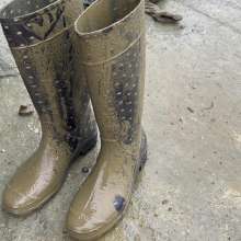 Wamgirlx: Muddy Fields, Rainsuit in the Rain