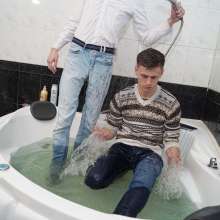 Wet Live Team: Ruslan and Artem Washed each Other to a Shine | Foam Day