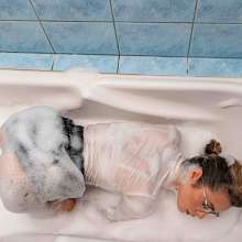 Wet Live Team: VIP Business Baby and Her Best Relaxation in a Bubble Bath