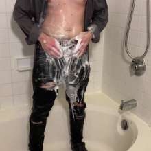 Messyrich: Xmas Shower