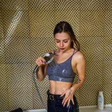 wet.look.me: Wetlook girl in a jacuzzi with foam gets wet while dressed | Wetlook.biz