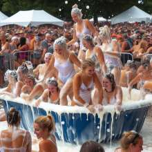 Bobographer: Tub in the Park--the original contest