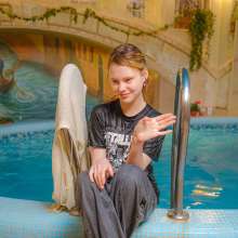 Wet Live Team: Alice Swam in the Pool on Her Back. Easy Wetlook and Game