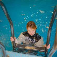 Wet Live Team: Alice Swam in the Pool on Her Back. Easy Wetlook and Game