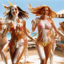 Bobographer: Caramel cream pies on the beach