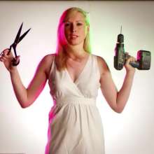 Gater: Ad find: a woman gets covered in pink paint in Kinnertied promo