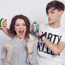 Gater: Music Video find: Couples pie each other in Paulina Labuda's MV