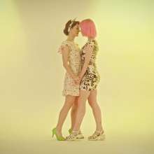 Gater: Music Video find: Couples pie each other in Paulina Labuda's MV