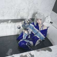 RSSRuinStreetStyle: E-Girl Gets Soaked In Black Slime In Tracksuit, Gymsuit and Fila Sneakers