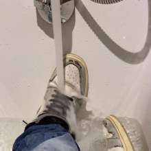 vstyle83: Sagging Jeans in Hotel Room Bath