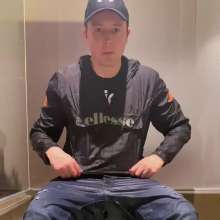 vstyle83: Sagging Jeans in Hotel Room Bath