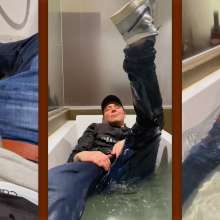 vstyle83: Sagging Jeans in Hotel Room Bath