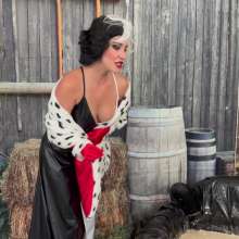 Messygirl: Slop Covered Cruella