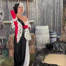 Messygirl: Slop Covered Cruella