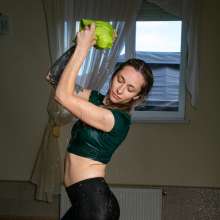 wet.look.me: Wetlook girl in Black Leggings | Wetlook.biz