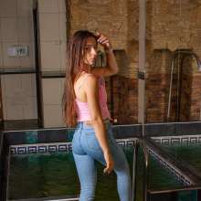 wet.look.me: Wetlook girl in jeans gets wet in the pool | Wetlook.biz