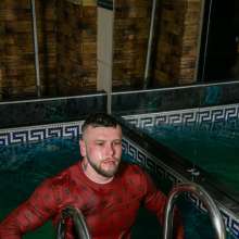 wet.look.me: Wetlook man in a sweaT-shirt jumps into the pool dressed | Wetlook.biz