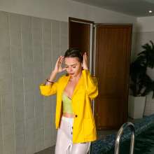 wet.look.me: Wetlook girl in light green crop top and white jogger pants | Wetlook.biz