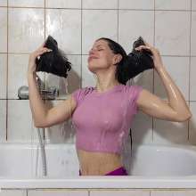 Get Your Snaps: Jazmin gets wet in sporty clothes