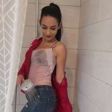 Get Your Snaps: Gina takes a shower in blue jenas and red hoodie