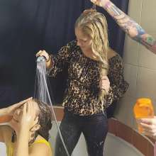 Get Your Snaps: Vicky joins Vickey in the tub!