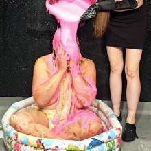 jde44: Jde Gets Punished for Showing Off