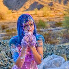 messyhot: Liz Makes a Cake Mess in the Arizona Desert