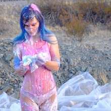 messyhot: Liz Makes a Cake Mess in the Arizona Desert