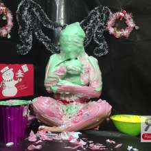 Ready2Wam Studio: Messy Christmas Edition: Maya