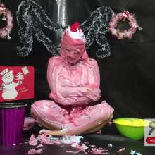 Ready2Wam Studio: Messy Christmas Edition: Maya